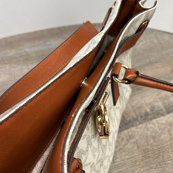 Michael Kors Hamilton Large Logo Tote - Picture 10 of 16